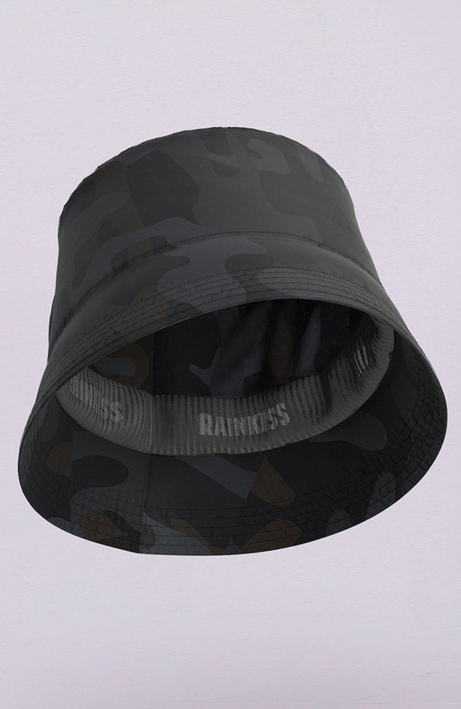Rainkiss Bucket Storm Camo made of recycled PET black | Sophie Stone