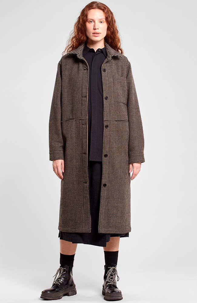 Dedicated Coat Furbo Pepita brown gemaakt van wol en GRS | Sophie Stone 