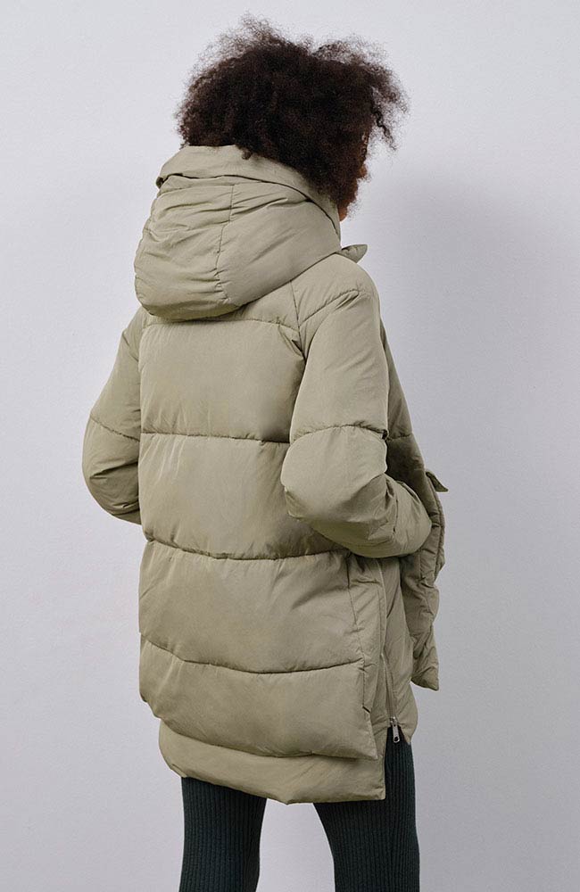 Embassy of Brick and Logs Lyndon Puffer Jacket olijf | Sophie Stone 