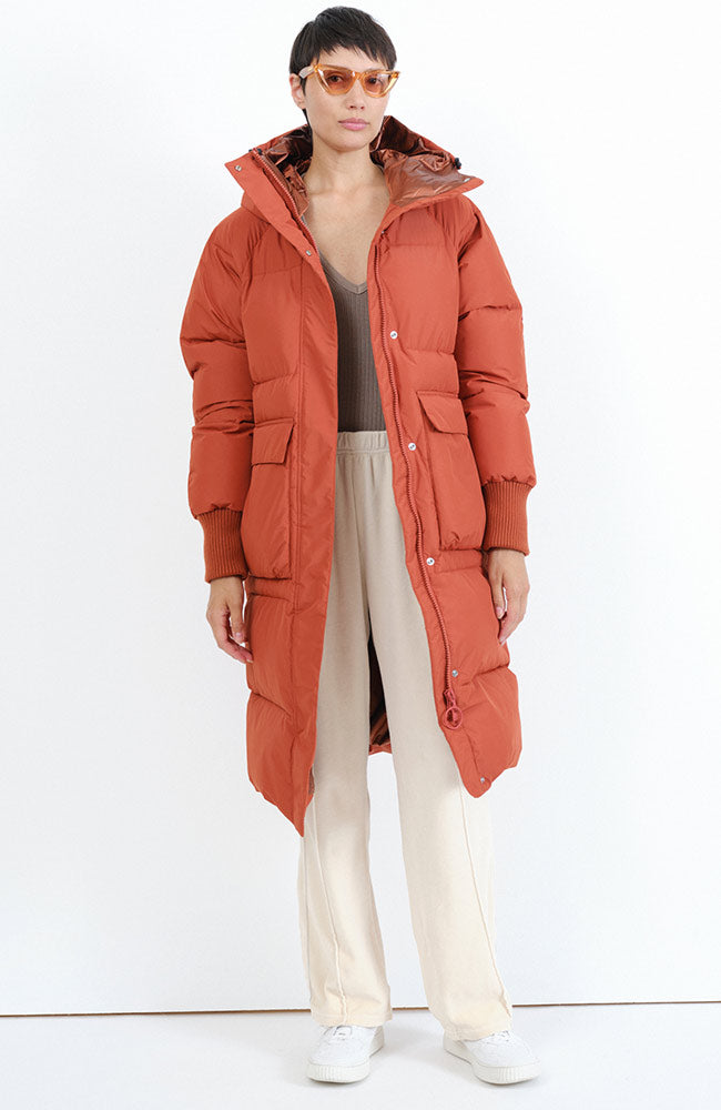 Embassy of Brick and Logs Ry puffer parka burt red recycled polyester | Sophie Stone 