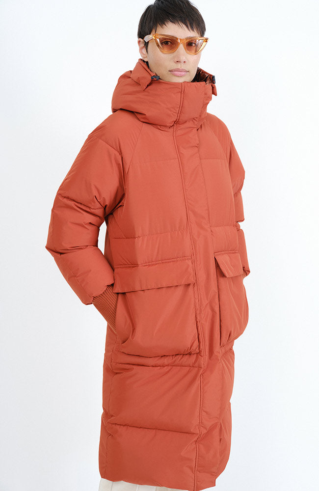 Embassy of Brick and Logs Ry puffer parka burt red recycled PET | Sophie Stone 