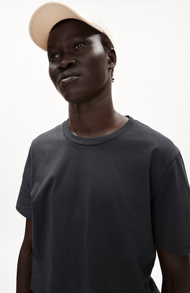 ARMEDANGELS | Jaames graphite durable cotton t-shirt men | Sophie Stone