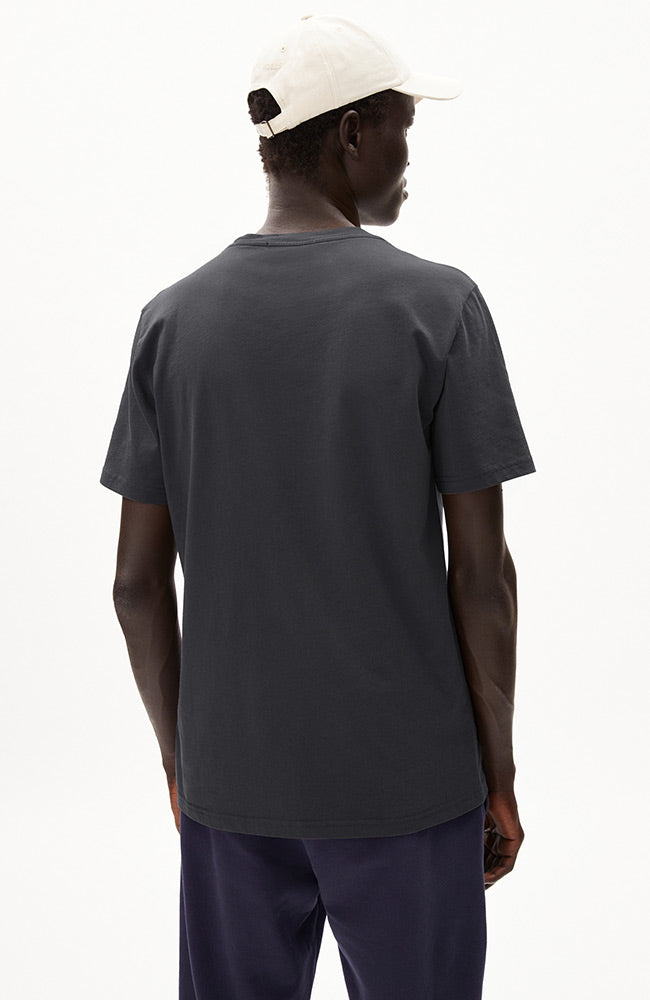 ARMEDANGELS | Jaames graphite durable organic cotton t-shirt men | Sophie Stone