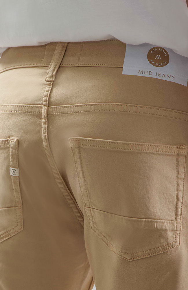 MUD Jeans Chester Chino Sand sustainable organic cotton and TENCEL men | Sophie Stone