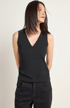 Lanius top with lace in black made of organic cotton for women | Sophie Stone