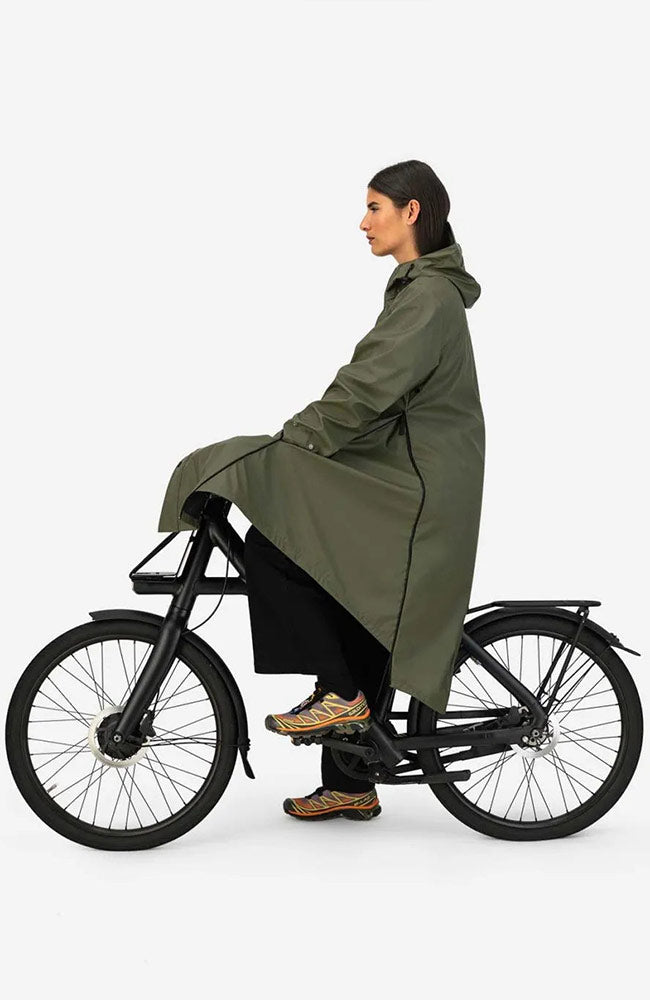 MAIUM woman raincoat Original army green from durable RPET | Sophie Stone 
