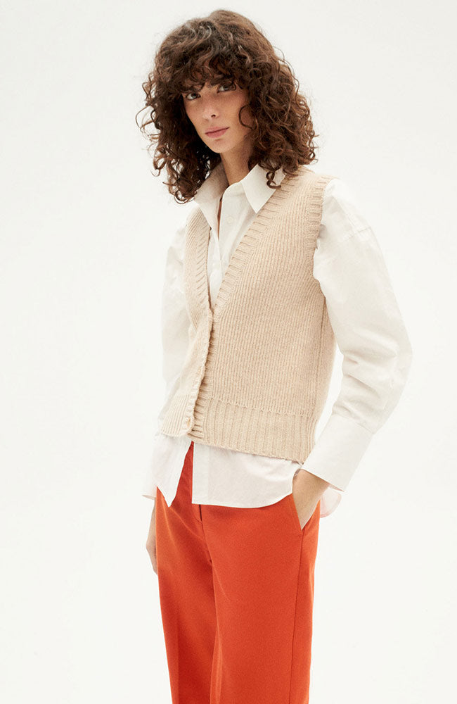 Thinking MU Beige ginger knitted vest van duurzaam wol | Sophie Stone