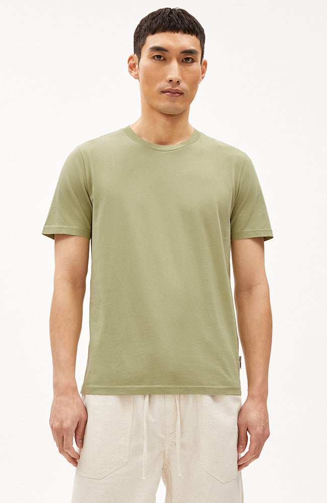 ARMEDANGELS Jaames light matcha t-shirt in organic cotton for men | Sophie Stone