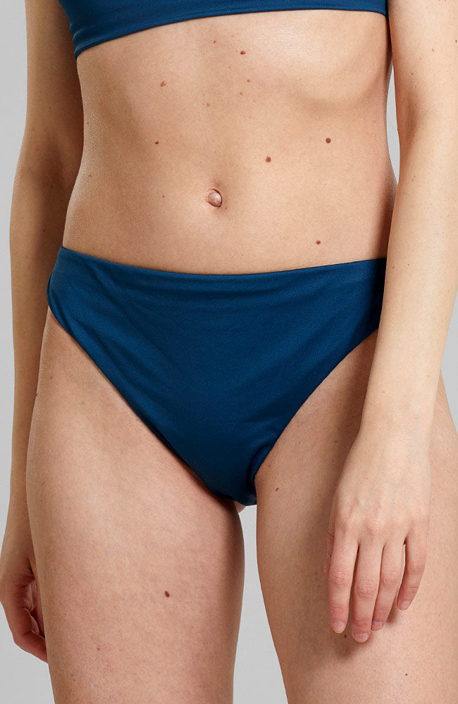 Dedicated bikini bottoms Sanda Blue from recycled plastic ladies | Sophie Stone 