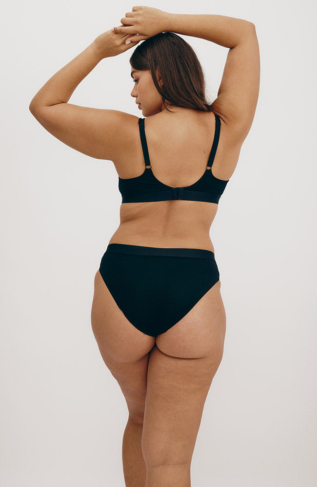 Organic Basics Soft touch bralette black from sustainable materials | Sophie Stone
