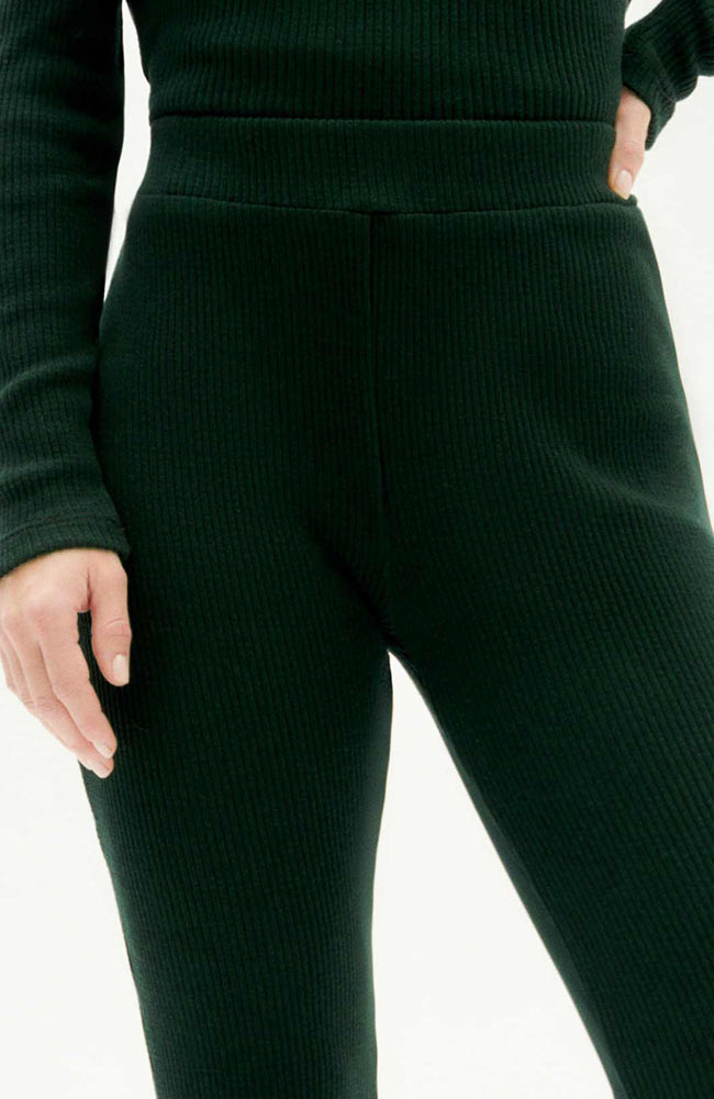 Thinking MU knitted broek dark groen van o.a. biologisch katoen | Sophie Stone