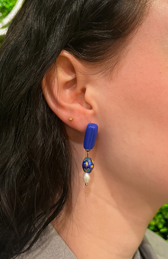 Studio Earlobe Blue Pearl earrings handmade | Sophie Stone