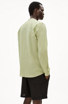 ARMEDANGELS Vaaleronimus shirt matcha of organic cotton men | Sophie Stone