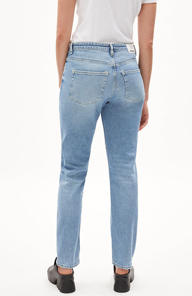 ARMEDANGELS Carenaa duurzame jeans easy blue bio katoen | Sophie Stone